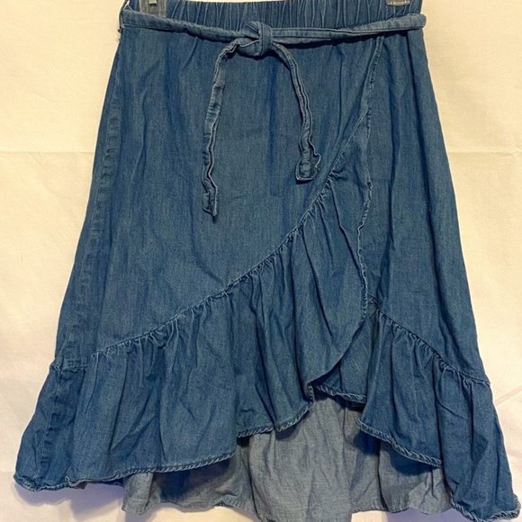 BEAUTIFUL !  Zara Girls~Casual Collection Blue Denim Skirt with Belt ~ Size 9 - Picture 1 of 6